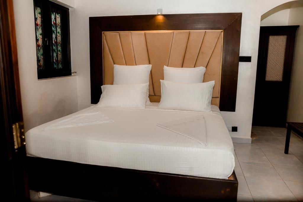 Romantic Garden Hotel نيجومبو المظهر الخارجي الصورة