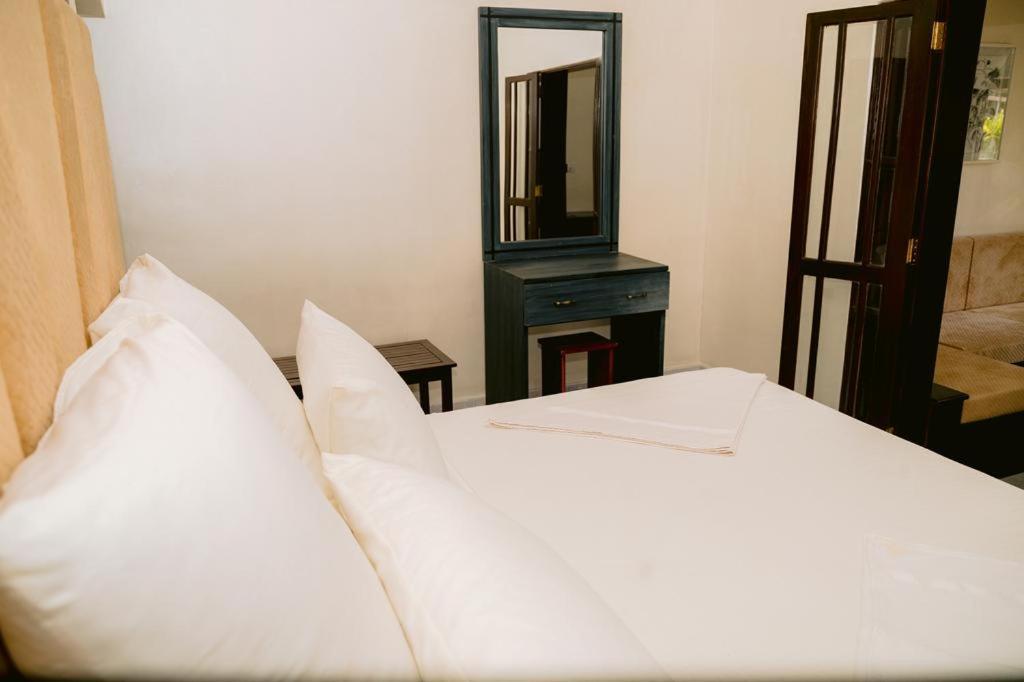 Romantic Garden Hotel نيجومبو المظهر الخارجي الصورة