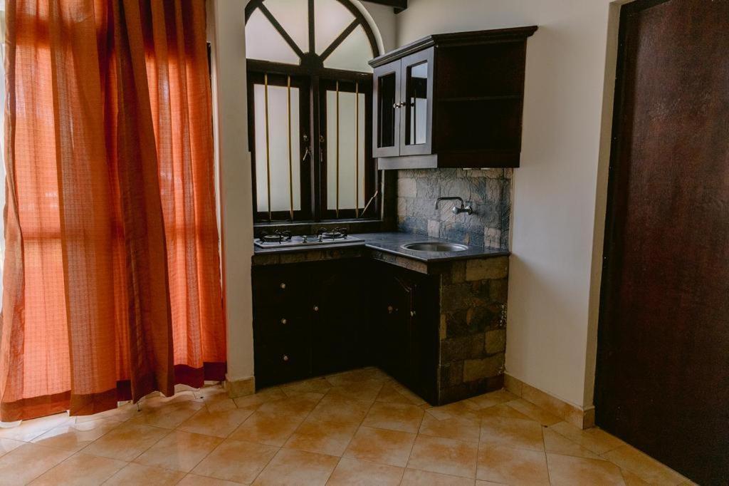 Romantic Garden Hotel نيجومبو المظهر الخارجي الصورة