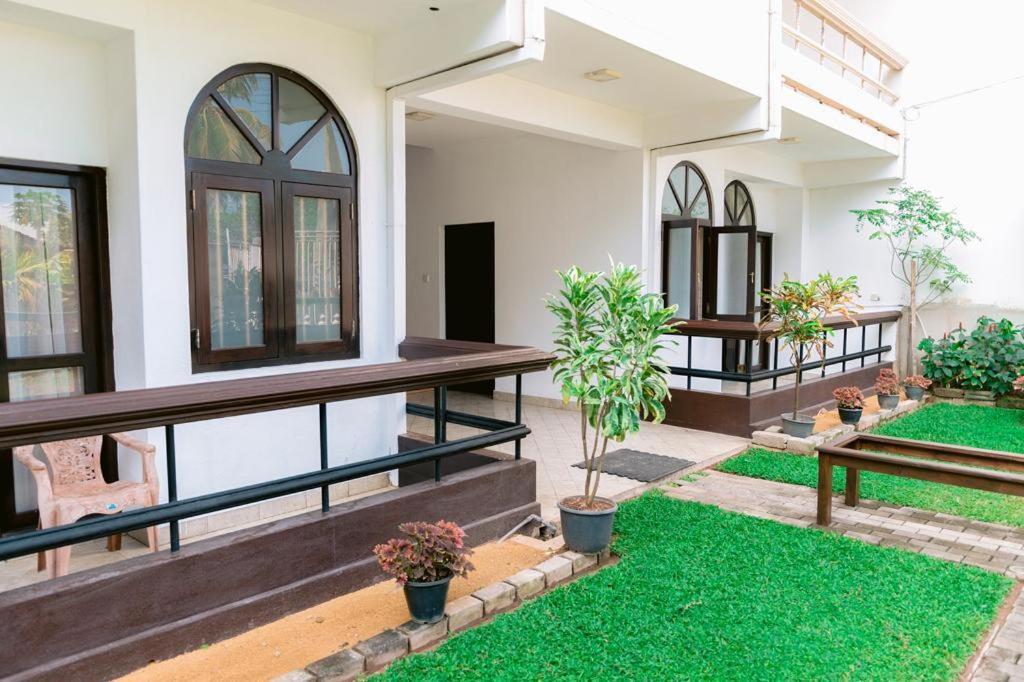 Romantic Garden Hotel نيجومبو المظهر الخارجي الصورة